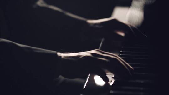 钢琴家弹奏古典音乐视频素材模板下载