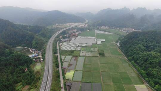 航拍乡村田野道路交通高速路