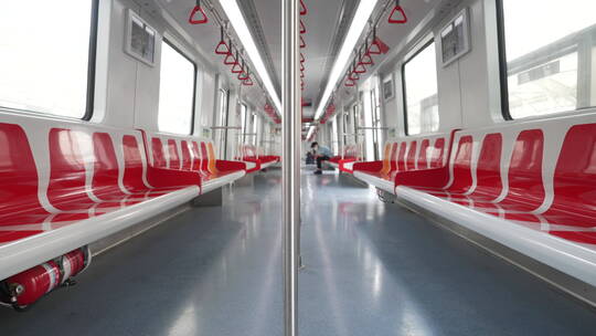 上海16号线列车车厢视频素材模板下载