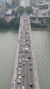 航拍跨江大桥车流交通