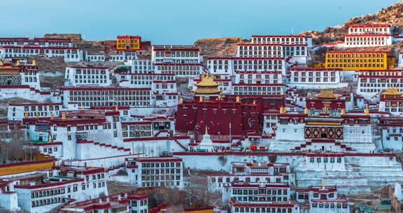 西藏拉萨达孜区甘丹寺600周年燃灯日转夜