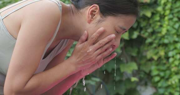 女子洗脸清洁护肤升格