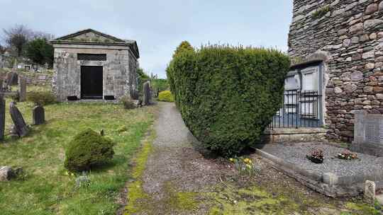 爱尔兰科基尔肯尼带墓穴的旧墓地