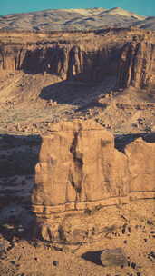 内华达沙漠的块状岩石形成