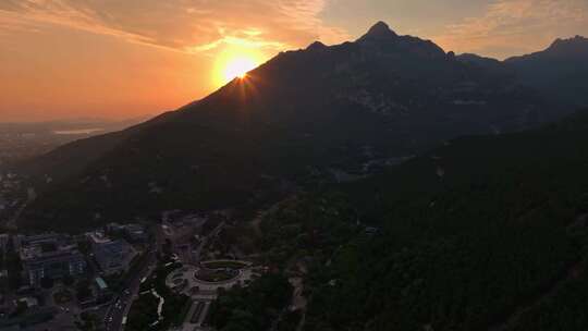 航拍泰山天外村