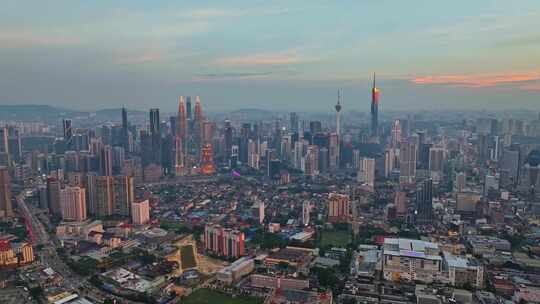 马来西亚吉隆坡莫迪卡石油双子塔日落夜景