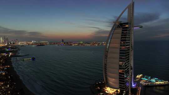 迪拜夜晚帆船酒店航拍_4k视频素材模板下载