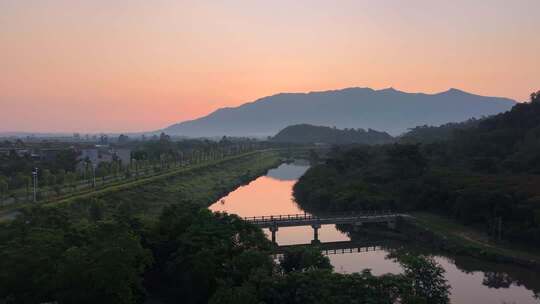 航拍晨曦中的清远乡村早晨风景
