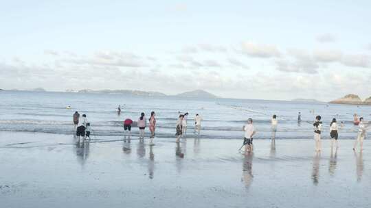 原创log航拍黄昏沙滩上玩耍的人4K-9