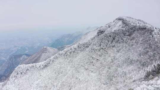 唯美山中雪景