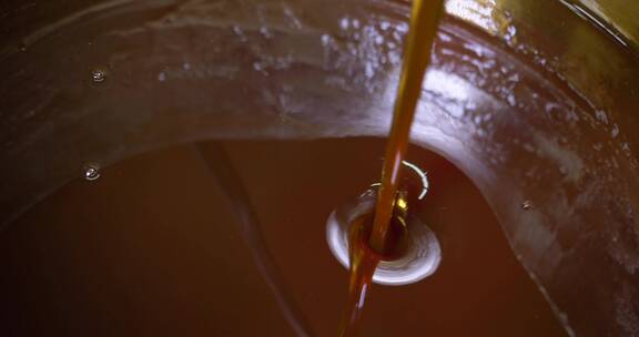 37 膏方制作 膏方调剂 加入蜂蜜 炼蜜