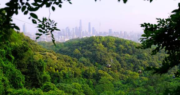 广州绿色山林自然风光与旅游索道缆车