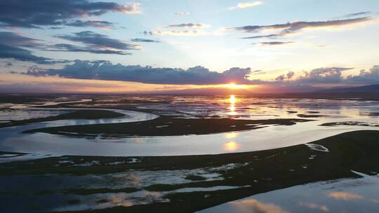 巴音布鲁克的夕阳美景九个太阳奇观