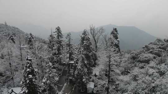 航拍杭州径山寺中式古建筑寺庙山顶森林雪景