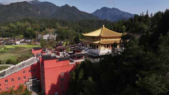 贵州梵净山寨沙侗寨大金佛寺风光航拍