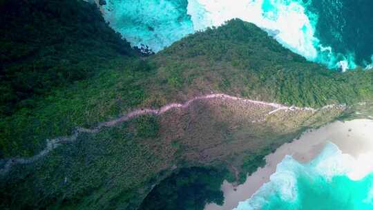 Nusa Penida岛Kelingking海滩的鸟瞰图