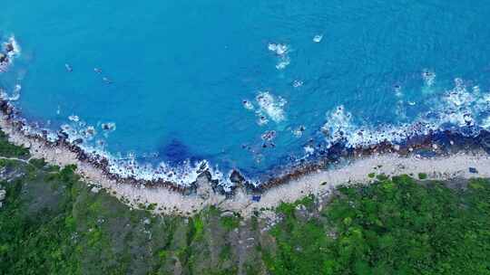 大海海边沙滩礁石航拍