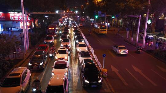 实拍城市夜晚拥堵交通视频素材模板下载