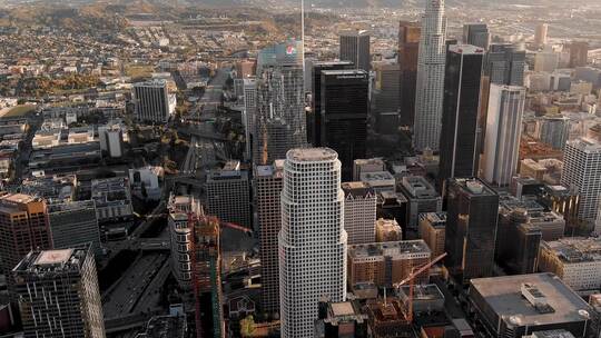 城市航拍加州洛杉矶市中心摩天大楼清晨日出