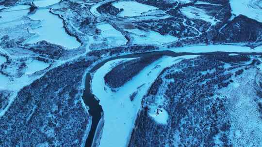 航拍初春扎敦河湿地雪景