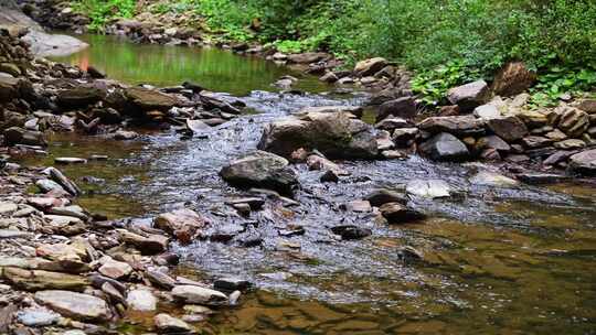 山谷小溪水流水源河水原生态天然矿泉水