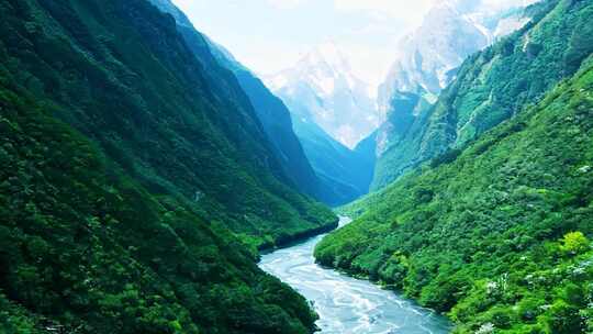 山间河流自然风光全景