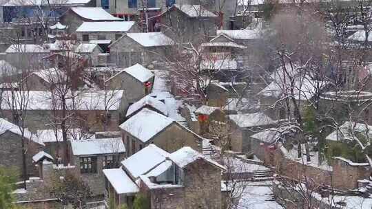 航拍雪后山区乡村