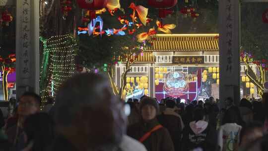 达明美食街热闹夜景人群聚集灯火辉煌延时