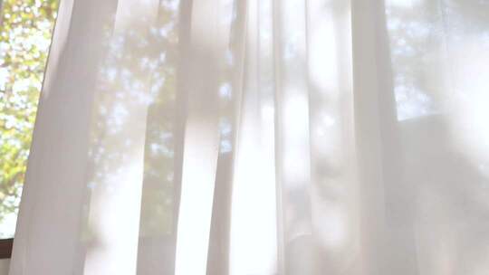 随风飘动的窗帘升格镜头