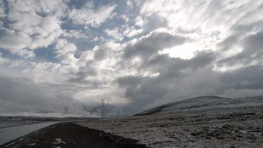 西藏高原雪地公路延时一角