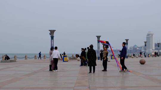 滨海广场上放风筝