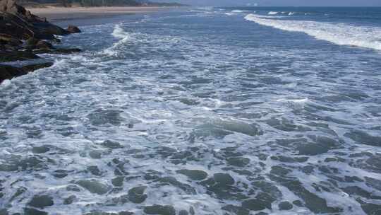 大海海岸海浪波涛汹涌航拍