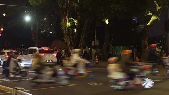 夜晚城市生活路口车流