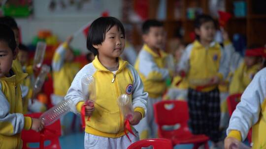 幼儿园红色教育--唱红歌