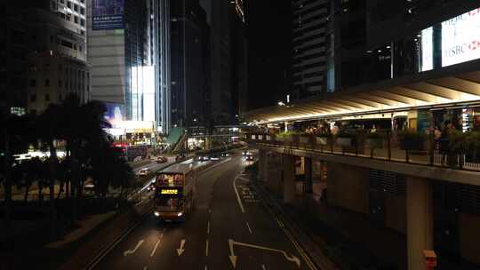 香港中环干诺道中马路街头