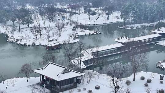 航拍瘦西湖景区园林大明寺观音山宋夹城雪景