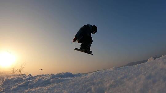 航拍冬季滑雪场 滑板冬季运动极限运动视频素材模板下载