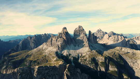从飞机上欣赏意大利阿尔卑斯山Tre Ci