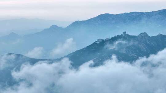 中国风云雾山河水墨画群峰远山云海