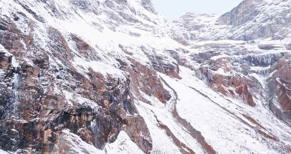 航拍四姑娘山双桥沟雪山风景