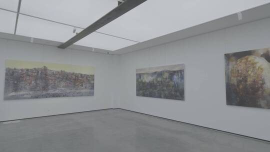 美术馆内展出的油画作品视频素材模板下载