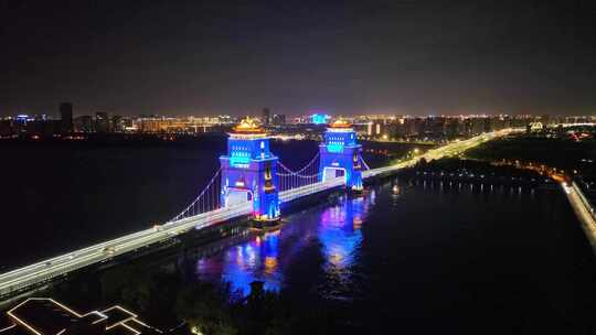 航拍扬州万福大桥夜景车流行驶空镜地标