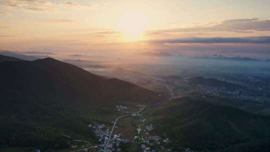 乡村早晨日出曙光