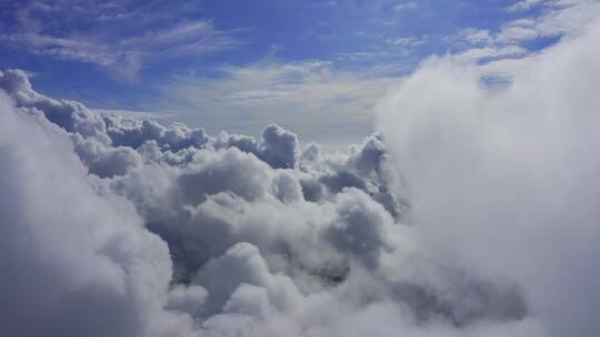 泰山穿越云层之上