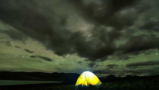 西藏当惹雍错湖泊星空流星雨帐篷延时