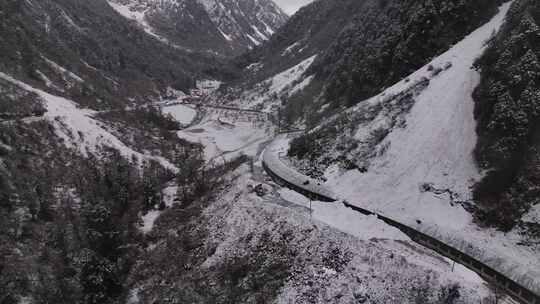 云南独龙江贡山贡独公路航拍雪山垭口风光