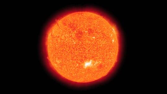 从望远镜拍摄的真实太阳镜头