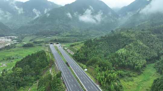 高速公路航拍森林公路云雾道路雨后隧道公路视频素材模板下载