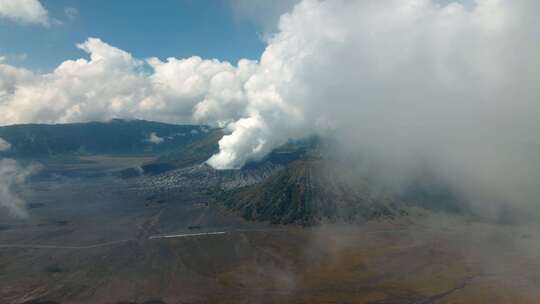 航拍Bromo火山云海