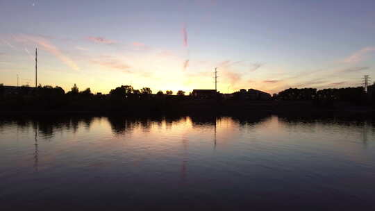 日落时分的密西西比河